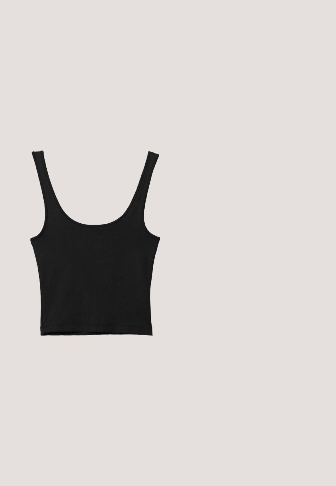 Débardeur noir court avec de larges bretelles, fabriqué à partir d'un matériau doux, présentant une texture lisse et un design minimaliste.; Short en jean bleu foncé avec poches avant, passants de ceinture et fermeture par bouton, posé à plat sur fond blanc.; Bottines noires en cuir à finition mate, avec un embout carré et des boucles décoratives. La semelle est épaisse et texturée.; Des lunettes rectangulaires noires avec des verres transparents. Fini brillant, branches étroites et teinte violette visible sur les bords des verres.; Sac d'épaule en cuir noir avec une forme souple et décontractée et une seule bandoulière, avec un détail d'anneau métallique argenté à l'avant.; Ceinture en cuir noir avec une grande boucle en métal argenté dotée de détails complexes et d'accents décoratifs à chaque extrémité.