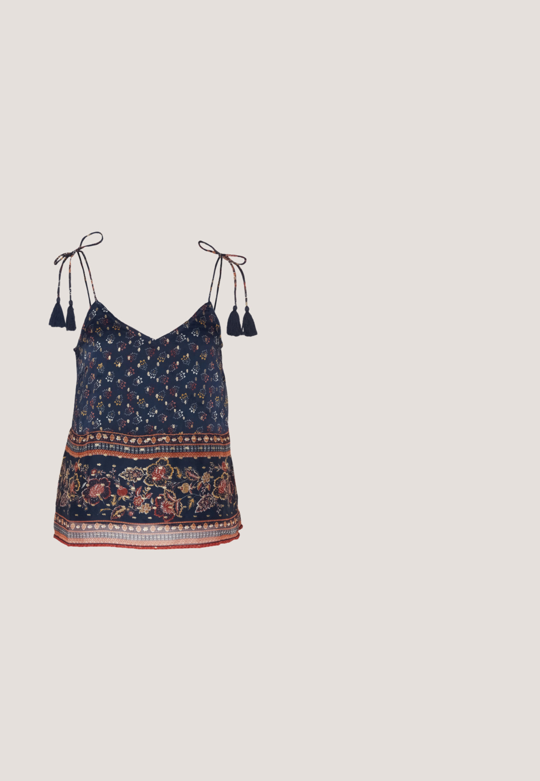 Vero Moda VMLUCY STRING SINGLET BOHO  - Top - night sky; Lichtblauwe denim jeans met een slim fit, vijf zakken en contrasterende oranje stiksels, met een knoop- en ritssluitingen.; Witte canvas sneaker met een dikke witte platformzool, ronde neus en metalen oogjes voor veters. Merkl logo aan de zijkant weergegeven.; Heldere plastic vierkante monturen met doorzichtige glazen, gekenmerkt door gouden accenten op de slapen voor extra detail.; Pieces PCALUANA SHOULDER BAG - Handtas - birch; Zilveren hoepeloorbellen, cirkelvormig, met een gladde glanzende textuur en een constante breedte. Minimalistisch ontwerp zonder extra accenten.