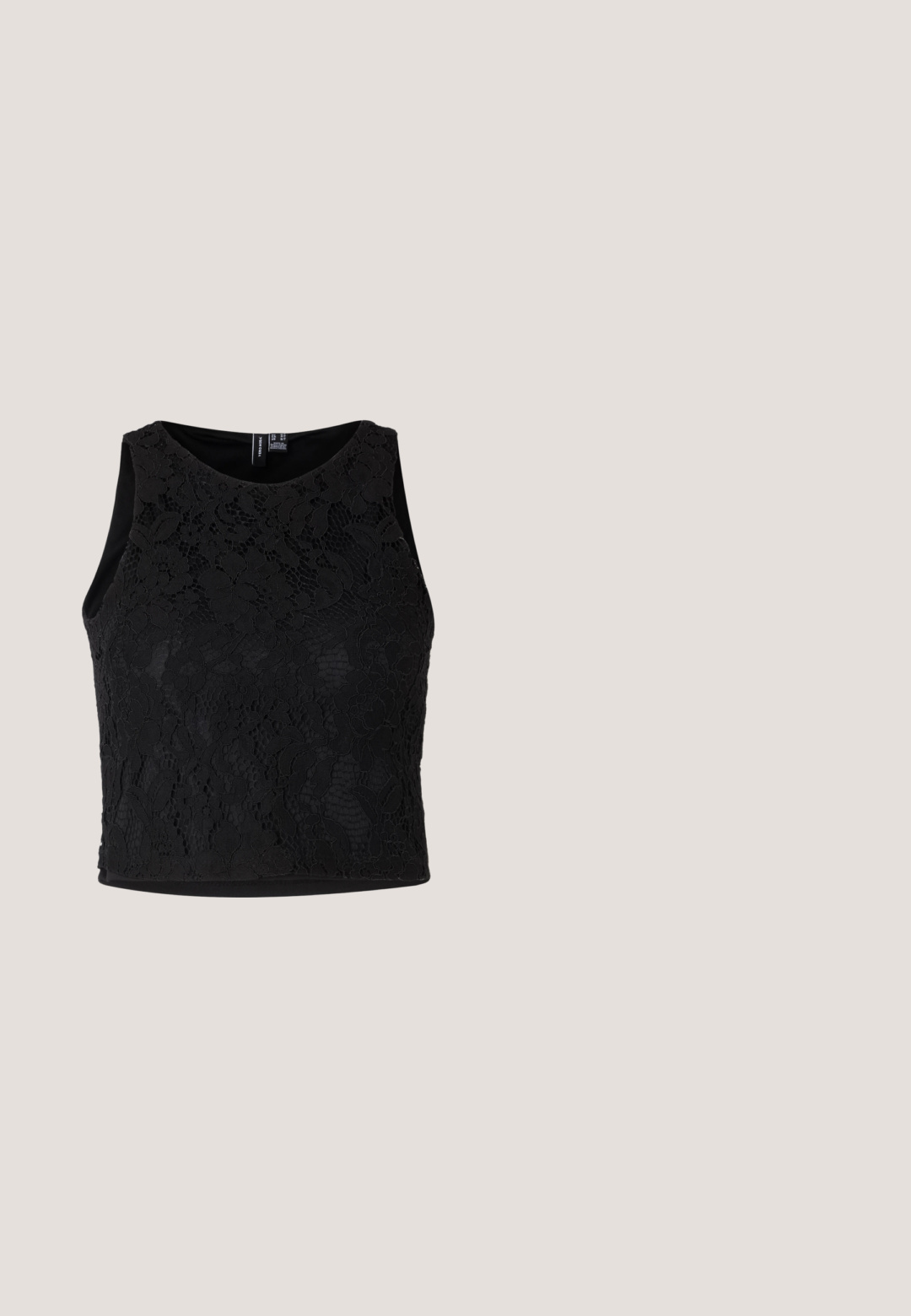 Crop top en dentelle noire avec un motif floral, sans manches et doublé d'un noir uni au bas. La texture est finement détaillée.; Pantalon en denim bleu foncé à jambes larges. Il présente un devant plat avec cinq boutons dorés pour la fermeture. Texture lisse avec une finition classique.; Bottine en cuir gris avec un design épuré, bout pointu et un petit talon carré. Texture lisse avec un branding minimaliste sur le côté.; Lunettes de soleil noires en forme d'œil de chat avec une finition mate, dotées de verres teintés gris, d'angles aigus et de branches élégantes. Nom de la marque visible sur la branche intérieure.; Sac à main en cuir noir avec texture crocodile, forme rectangulaire, rabat incurvé et poignée courte sur le dessus.; Les boucles d'oreilles en argent en forme de créole présentent un design lisse et arrondi avec un profil fin et un fermoir sécurisé. Style minimaliste avec une finition polie.