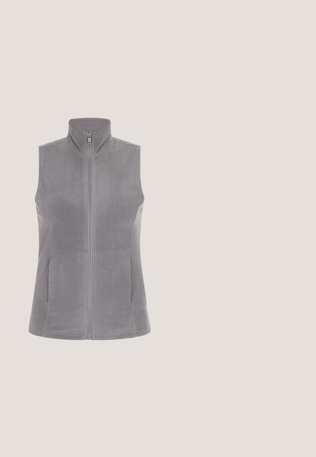Grijze fleece vest met een hoge kraag en ritssluiting aan de voorkant. Heeft een zachte textuur, mouwloos ontwerp en geen zichtbare patronen of accenten.; Grijze, geribbelde gebreide trui met een hoge hals, verlaagde schouders en volumineuze mouwen. Zachte textuur en cropped lengte.; Zwarte wijd uitlopende jeans met luipaardprint, voorzien van een hoge taille, knoopsluiting en klassieke vijfzakkenstijl. Gemaakt van denim met een textuurrijke afwerking.; Bruine suède enkellaars met een puntige neus en een chunky hak. De bovenkant is glad met een naadloos ontwerp en subtiele stikdetails.; Bruine ovale zonnebril met donkere verloopglazen en dunne pootjes, merknaam "Vogue" zichtbaar op het montuur en de pootjes.; Bruine leren schoudertas met een zachte textuur, voorzien van een gouden sluiting en stiksels langs de randen.