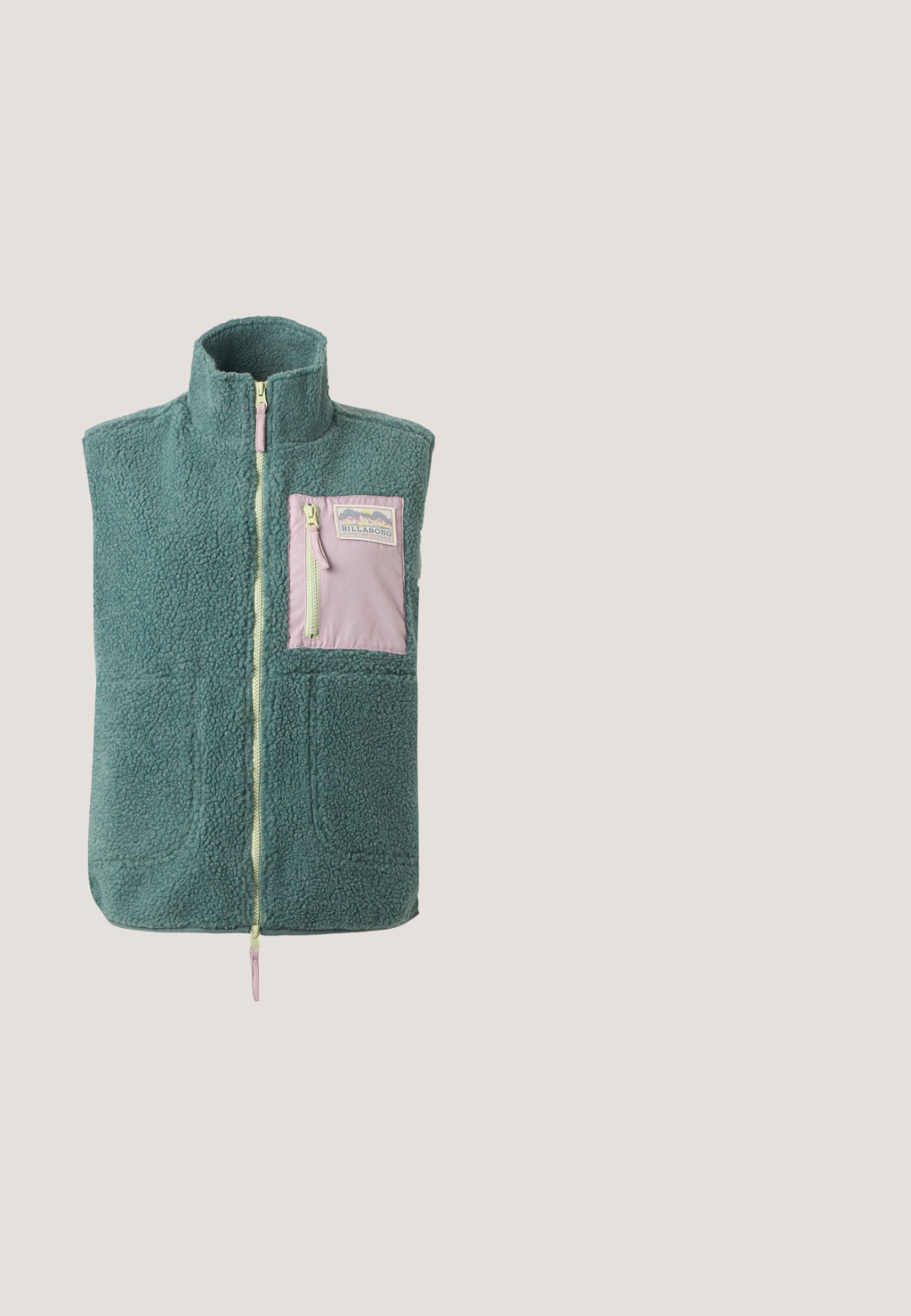 Groene fleece bodywarmer met een roze borstzak met ritssluiting en Billabong-logo, en een rits aan de voorkant over de hele lengte.; Olijfgroene fleece trui met lavendel bloemmotief, kwart-ritssluiting kraag en voorvak.; Crème lange mouwen coltrui met oranje horizontale strepen en een palmbomenprint in donkerbruin op de linkerkant van de borst. Zachte stof.; Grijze flared jeans van denim met een gladde textuur. Kenmerken zijn een knoopsluiting, riemlussen en voorzakken.; Lichtbeige sneakers met paarse accenten, rubberen gumzool en platte veters. Draag ze met zwarte broeken, gepresenteerd op een groene gestructureerde ondergrond.; Roze-witte bloemen-tas met lange hengsels en een klein metalen Puma-logo aan de voorkant tegen een effen achtergrond.