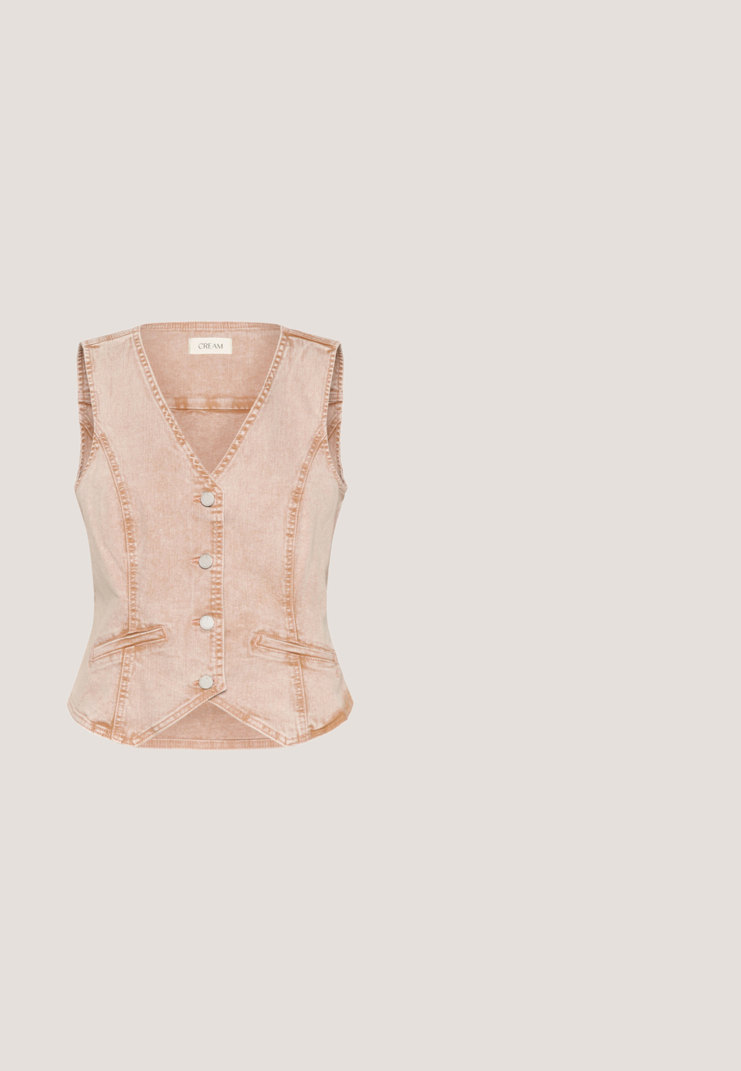 Lyserød denimvest med v-udskæring, ærmeløs design, fem sølvknapper og to forlommer. Blød tekstur med diskret glans.; Vero Moda VMFELICIA SL RUFFLE MAXI DRESS EXP - Maxikjoler - pink tulle; Melissa Ballerinasko m/ rem - beige; Brune gennemsigtige katteøje-solbriller med mørke linser, der hviler på en hvid overflade.; Sølvfarvet paillet-Håndtaske med en buet form, dekoreret med et perlebesat håndtag med klare og sølvfarvede sten.; Delikat armbånd i rosaguldkæde med fem hvide charms formet som firkløvere og en justerbar lås.