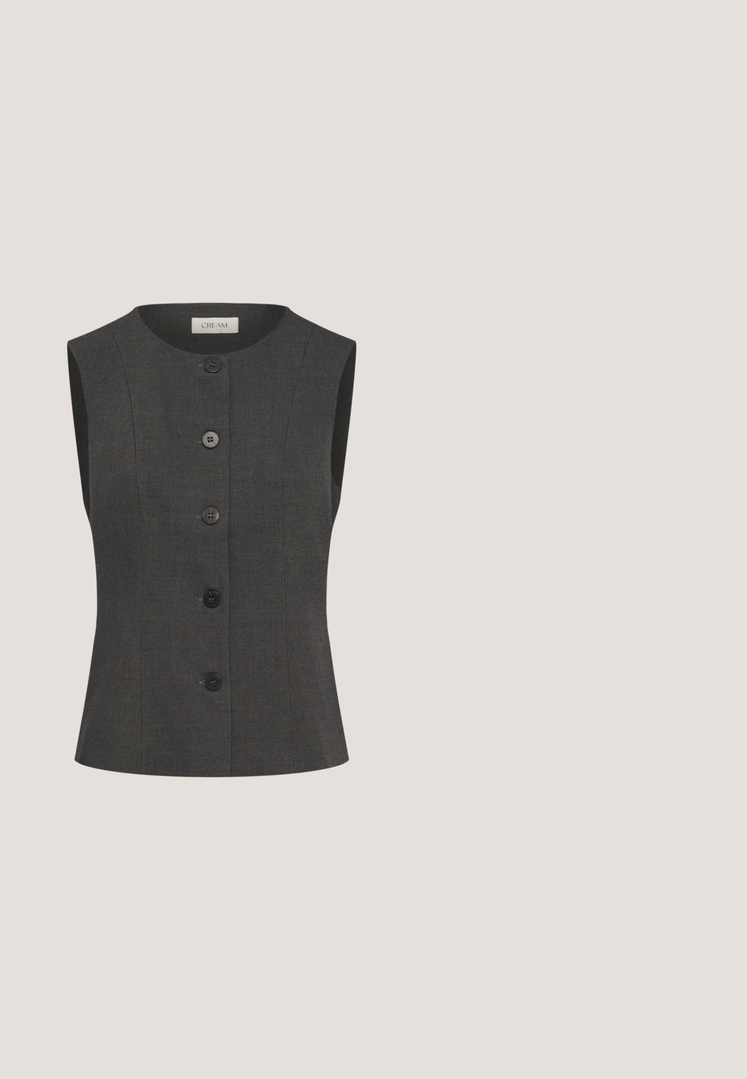 Chaleco sin mangas de color gris oscuro con cuello redondo y cinco botones negros en la parte delantera de la marca Cream.; Camiseta de manga larga y efecto canalé en gris oscuro. Con un cuello redondo y una silueta ajustada. Fabricada en un material suave y elástico.; WE Fashion Blusa - grey; Pantalones de pierna ancha gris con rayas verticales, que presentan un frente plano, dos bolsillos en la parte delantera y dos botones decorativos en la cintura.; Mocasín penny de cuero negro pulido con detalle de costuras y tacón bajo, mostrado de lado sobre fondo blanco.; Bolso de hombro de cuero negro con textura, con correa ajustable y un pequeño estuche a juego con asa al lado.