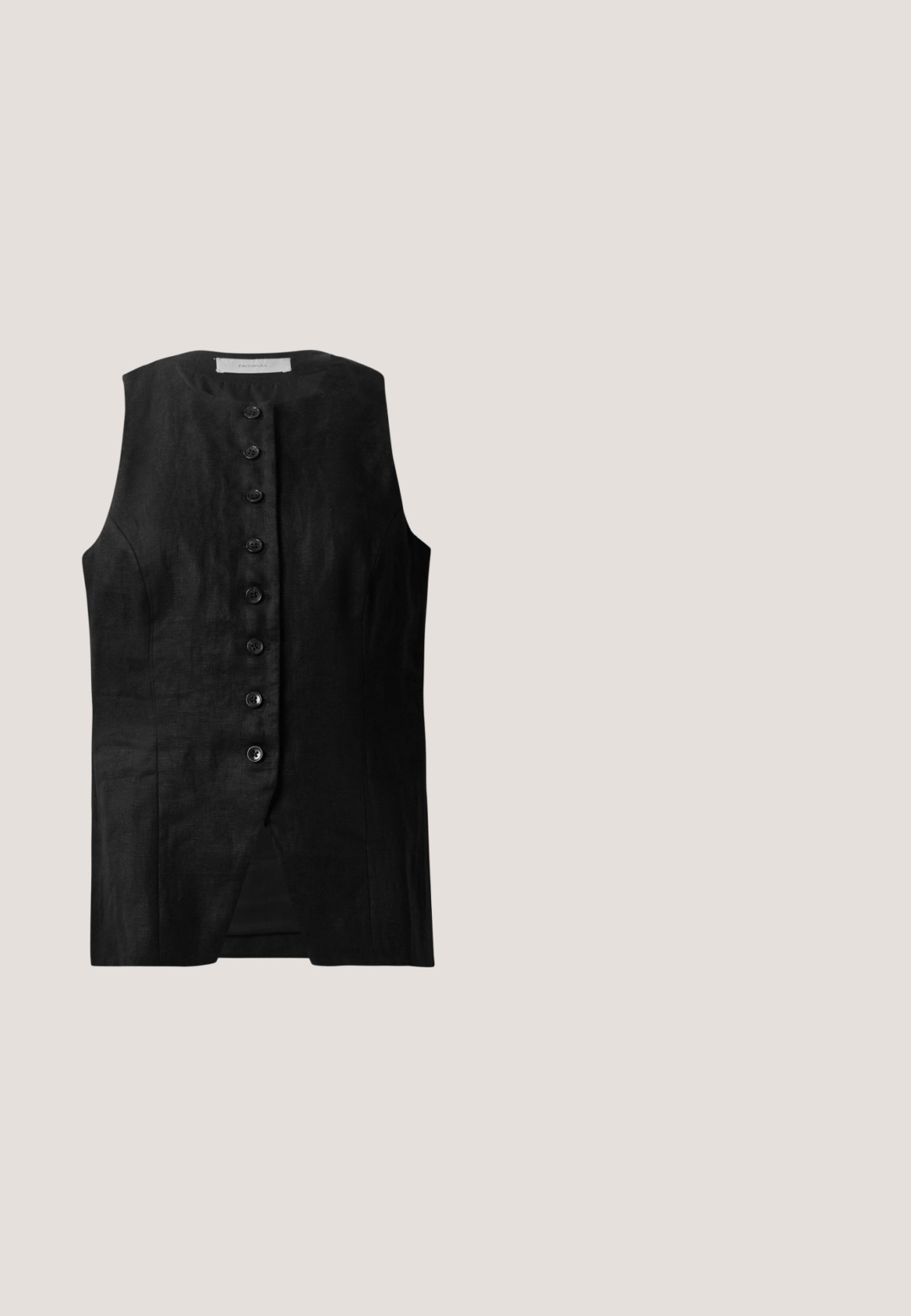 Chaleco negro sin mangas con corte recto, que presenta un cierre frontal de botones y una textura sutil. La tela parece ligera y suave.; Top negro de manga larga hecho de tela transparente, con patrones florales bordados adornados con lentejuelas y detalles de fruncido a lo largo del cuerpo.; Pantalones negros ligeros con una superficie texturada y brillante. Presentan una cinturilla elástica con cordón y un corte holgado.; Sandalia negra de tacón alto con tira delgada en el tobillo, tira en la parte media del pie decorada con eslabones de cadena plateados y diseño de punta abierta.; Bolso de malla negra adornado con tachuelas plateadas, con un asa curvada y una correa de cadena. Textura suave con forma redondeada.; Dos pendientes de plata curvados, uno más grande que el otro, ambos adornados con pequeños cristales brillantes a lo largo de un borde.