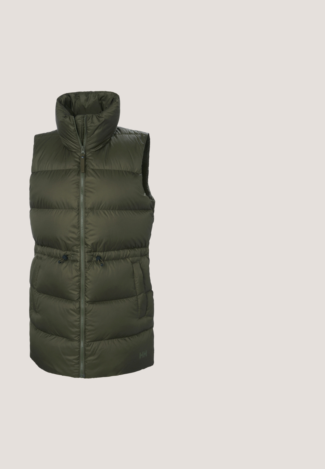 Gevoerde groene vest met hoge kraag, zijzakken en verstelbare tailleband met trekkoord. Beschikt over een ritssluiting aan de voorkant en een geïsoleerd ontwerp.; Fleece pullover met een hoge kraag, voorzien van een camouflagedessin in pasteltinten blauw, groen en roze. Inclusief een klepzak en drukknoopsluiting.; Beige shirt met lange mouwen en een ronde hals, gemaakt van gladde stof. Voorzien van het witte The North Face-logo op de linkerborst.; The North Face W QUEST SOFTSHELL PANTS - Broek - tnf black; Tan wandelschoen met een bovenwerk van suede en canvas, turquoise veters, een gevoerde kraag en een zwarte rubberen zool met een geprofileerd grippatroon.; Zonnebril met een helder plastic frame en donkergrijze glazen, met schuin afgesneden glazen en slanke armen, waarvan er één gemarkeerd is met het merklogo.