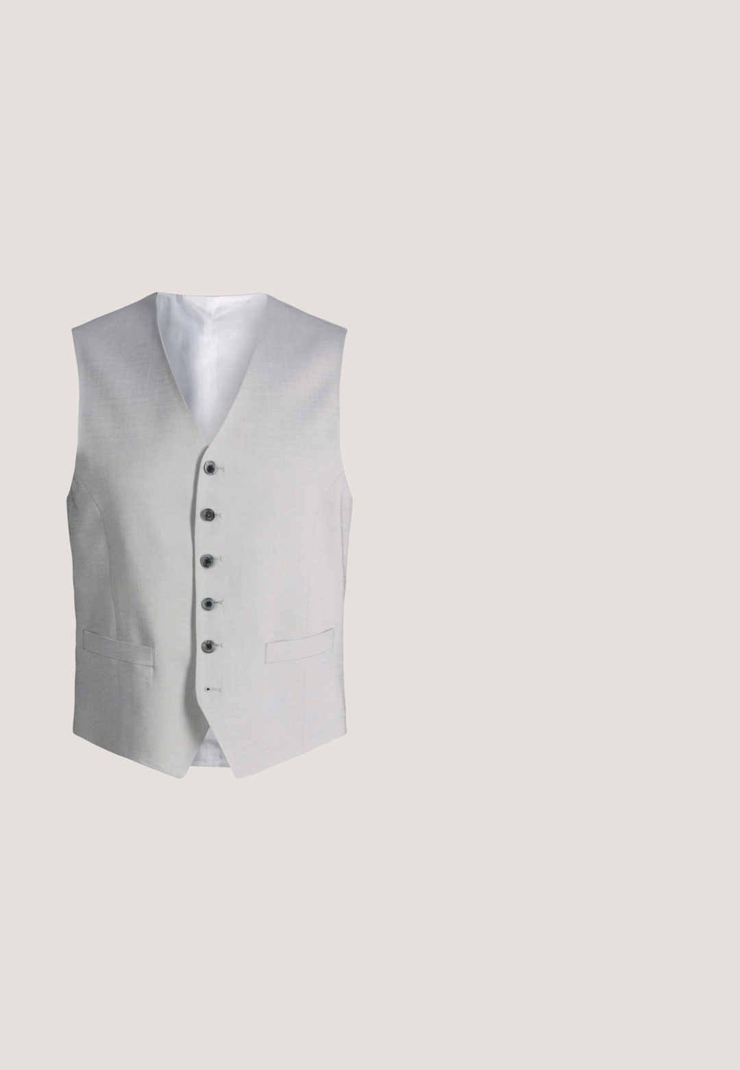 Veste sans manches gris clair avec cinq boutons et deux poches frontales horizontales, dotée d'un col en V et d'une texture de tissu lisse.; Chemise grise à manches longues en tissu tissé, dotée d'un col classique, d'une fermeture à boutons à l'avant et d'un ourlet arrondi avec des accents de poignets contrastants.; Pantalon homme gris slim-fit avec passants de ceinture, poches avant et fermeture par bouton, présenté sur fond blanc.; Mocassin en cuir noir avec un bout arrondi, des coutures décoratives et une semelle plate et basse. Texture lisse, design minimal sans embellissements.; Malette en cuir noir avec fermeture à rabat, quincaillerie en argent et détails de couture. Équipée d'une poignée supérieure pour un transport facile.; Ceinture en cuir marron tressé avec boucle en métal argenté, montrant un motif tissé et une extrémité en cuir cousue sur fond blanc.