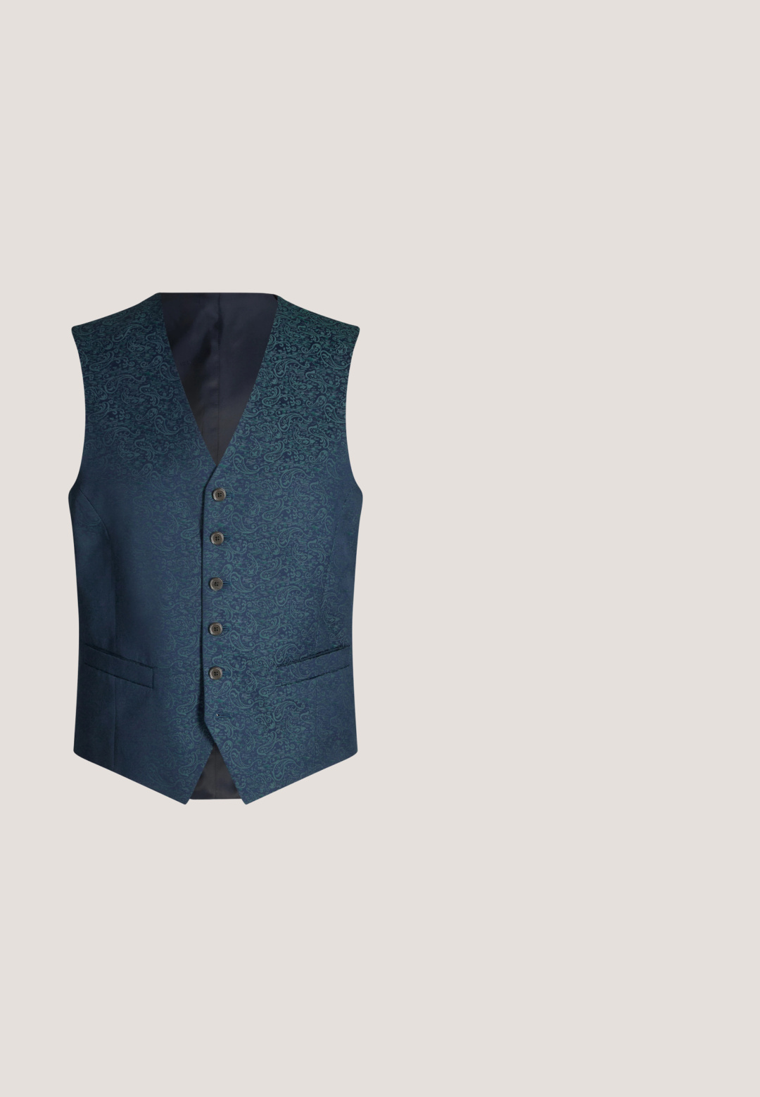 Dunkelblaue Herrenweste mit Paisley-Muster, fünf Knöpfen vorne und zwei Einschubtaschen, ärmellos mit V-Ausschnitt.; Marineblaue Langarmhemd aus gewebtem Stoff, mit klassischem Kragen, geradem Schnitt und vorderer Knopfverschluss.; Marineblaue maßgeschneiderte Hosen aus glattem Stoff, mit schmaler Passform, flachem Vorderteil und zwei Seitentaschen, mit einem dezenten Glanz.; Dunkelblauer Herren-Lederschnürschuh aus Wildleder mit schwarzer Sohle und niedrigem Absatz, im Profil vor weißem Hintergrund dargestellt.; Rechteckige Kulturtasche in Marineblau aus strukturiertem Material. Verfügt über eine vordere Reißverschlusstasche und einen seitlichen Griff für einfaches Tragen.; Marineblauer gewebter Ledergürtel mit einer silbernen rechteckigen Schnalle, auf der "BOSS" eingraviert ist, dargestellt aufgerollt vor weißem Hintergrund.