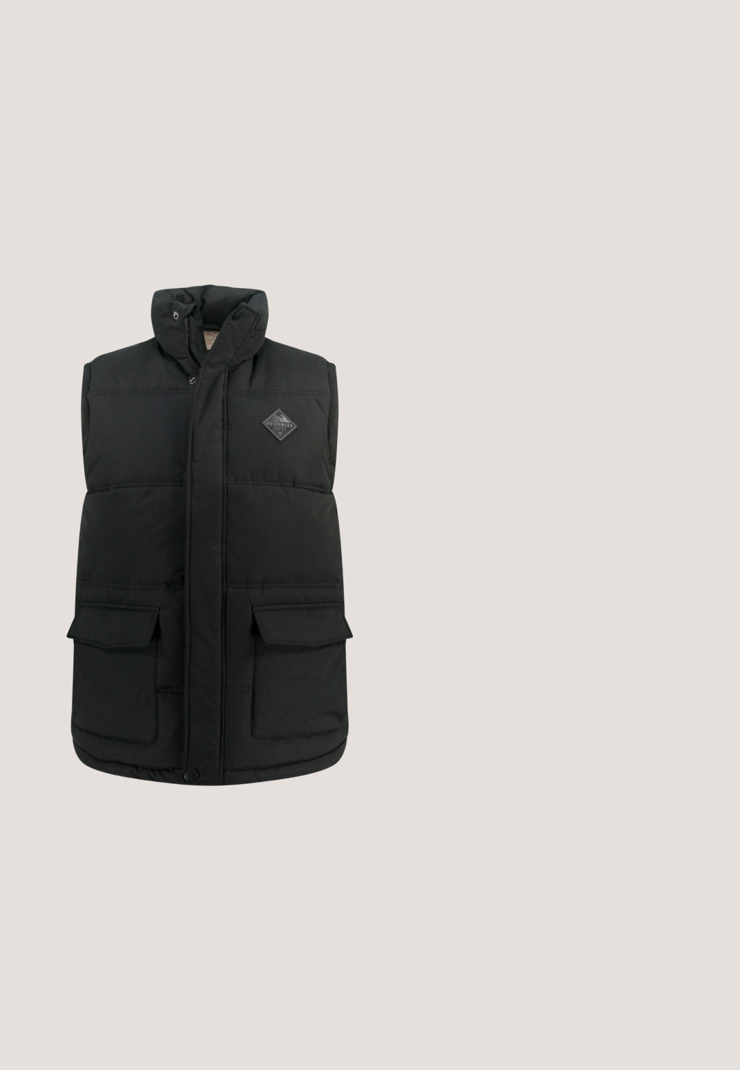 Zwarte gewatteerde vest met een hoge kraag, vooraan met drukknopen en twee borstzakken. Bevat een diamant logo-opdracht aan de linkerkant.; Donkergrijze zipneck-trui gemaakt van een soepele stof. Heeft lange mouwen, een geribde kraag en een kleine leren accent aan de zoom.; Zwarte lange mouw Henley-shirt met drie knopen en een ronde hals, eenvoudig design en rechte zoom.; Grijze denim jeans met een vervaagde afwerking, vijf zakken ontwerp, knoop- en ritssluiting, rechte pijpen en subtiele textuurvariaties.; Zwarte sportieve schoen met een soepel leren bovenwerk en suède accenten, voorzien van een witte tussenzool en een gestructureerde grijze rubberen loopzool.; Kleine zwarte tekstured leren Valentino schoudertas met voorvak met ritssluiting en verstelbare stoffen band.