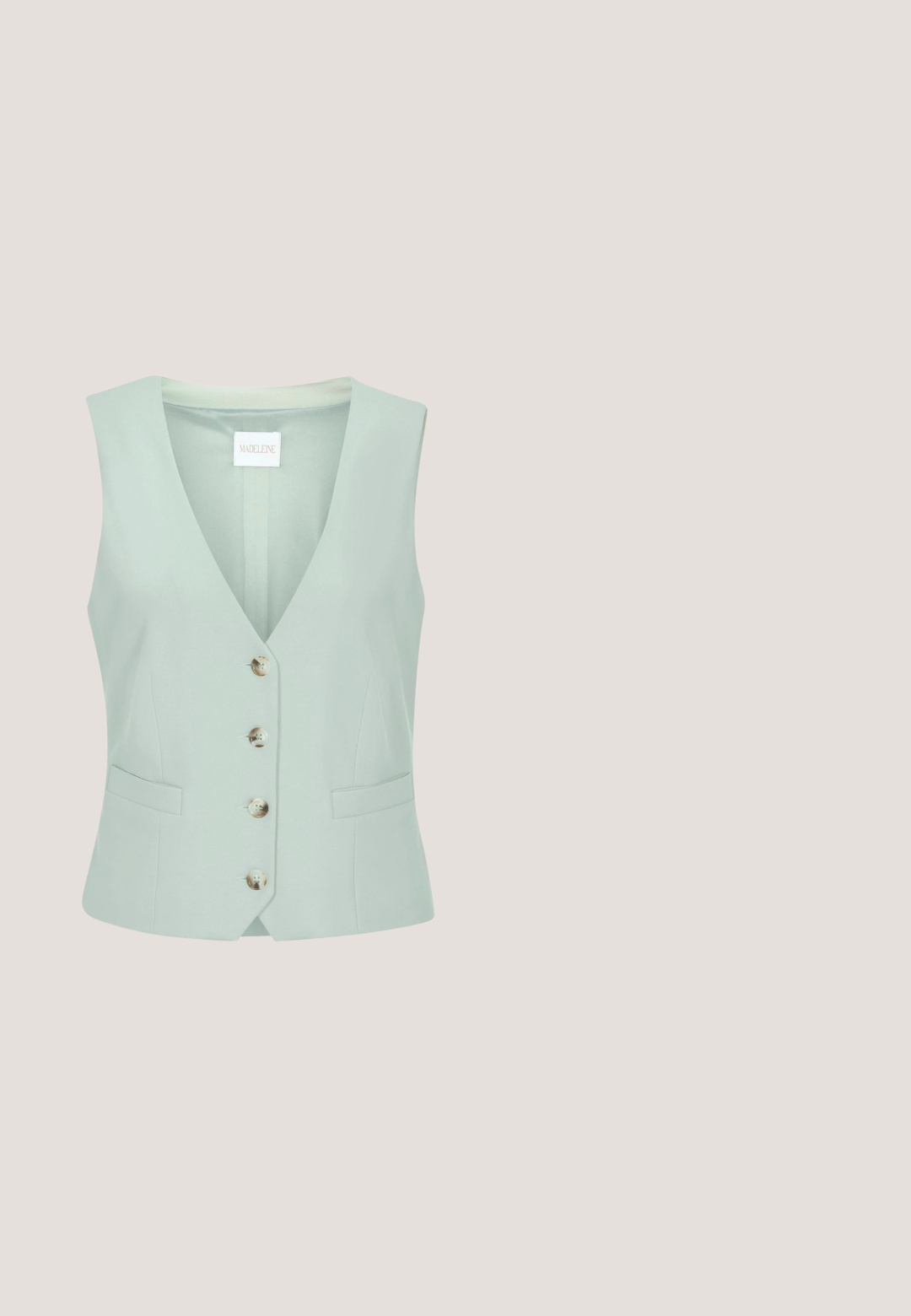 Lichtgroene mouwloze vest met V-hals, vier knopen aan de voorkant en twee horizontale zakkleppen op een effen achtergrond.; Mintgroen, kort mouwens, getailleerd dames-T-shirt met ronde hals en licht gebogen taille, getoond op een effen witte achtergrond.; Lichtblauwe tweed shorts met een gestructureerd patroon, hoge taille en een knoopsluiting aan de voorkant. Geen zichtbare zakken.; Muntgroene block-heel sandaal met enkelband, voorzien van een brede band bij de tenen en gemaakt van glad synthetisch materiaal. Eenvoudig en modern ontwerp.; Rechthoekige lichtgroene getinte zonnebril met een dunnen gouden metalen montuur en muntgroene pootjes op een witte achtergrond.; Lichtblauwe leren schoudertas met klepsluiting, geperst logo aan de voorkant en afneembare riem met goudkleurige hardware.