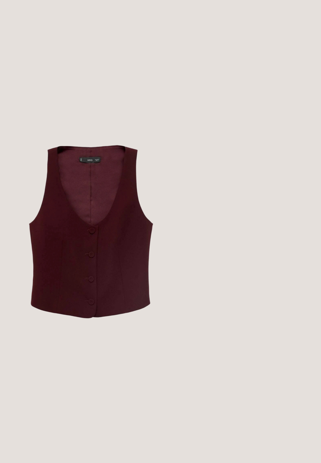Bordeaux ærmeløs vest med en dyb V-hals, fem knaplukninger og glat stofstruktur. Ingen mønstre eller yderligere detaljer synlige.; Ærmeløs mørk bourgogne satin camisole med tynde, justerbare stropper og en draperet udskæring.; Bordeaux brede bukser med en gennemsigtig blomster-lace-overlapning. Har en solid talje og detaljering ved kanten, der fremviser indviklede blomster mønstre.; Burgunderfarvet patenteret læder slingback pumpe med spidse tå, høj stiletto hæl og en glat, glat tekstur. Justerbar stropdetalje.; Sorte katteøje-solbriller med mørke linser og gyldne Gucci-logoaccents på stængerne, vist mod en ensfarvet lys baggrund.; Sort læderhåndledspung med guldlås og Furla-logo, med en aftagelig håndledsrem på en ensartet lys baggrund.