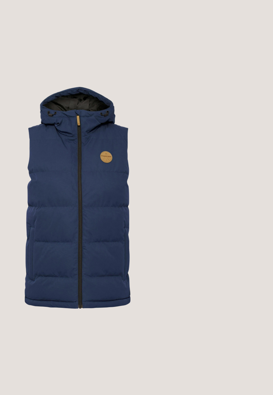 Gilet matelassé bleu marine avec capuche, doté d'une fermeture éclair à l'avant, d'un patch de logo rond et de sections cousues pour l'isolation. Texture lisse.; Sweat-shirt bleu marine avec un texte blanc indiquant "C'est la vie PARIS", doté d'un col rond côtelé et de poignets et d'un ourlet rayés. Tissu doux.; T-shirt surdimensionné bleu marine en tissu doux, avec un imprimé graphique blanc de raquettes de tennis croisées et le texte "Saint Tropez".; Jean large bleu clair en denim. Caractéristiques d'une taille standard, poches avant et une fermeture zippée avec bouton.; Baskets de sport bleu clair et beige avec une tige en maille, des accents en daim, des détails argentés et une semelle en caoutchouc blanc. Présente un laçage à motifs.; Sacoche noire avec une forme incurvée, dotée de zips en argent, d'une bandoulière détachable et d'un petit patch logo sur le devant. Tissu texturé.