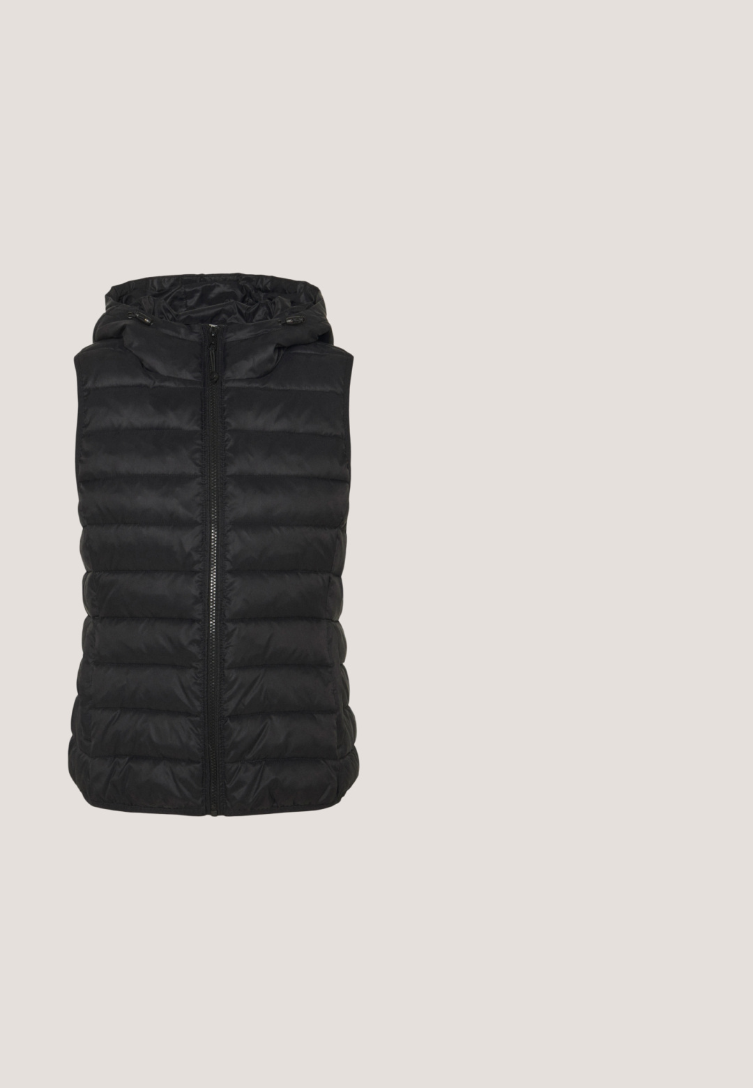 Schwarze Pufferweste mit Reißverschluss vorne, Kapuze, horizontalem Steppmuster und glatter Textur. Leicht und mit einem schlanken Design.; Schwarzer gerippter Rollkragenpullover, der lange Ärmel und eine figurbetonte Silhouette bietet. Die Textur ist glatt mit einem horizontalen Rippenmuster.; ONLY ONLBLUSH MID WAIST SKINNY - Jeans Skinny Fit - dark blue; Schwarze Leder Chelsea-Stiefel mit einem klobigen Absatz, elastischen seitlichen Einsätzen und kontrastierendem weißen Nähten. Strukturierte Oberfläche.; Goldene Creolen mit einer strukturierten Oberfläche und kleinen, abgerundeten Akzenten. Kreisförmiges Design und Steckverschluss.; Schwarzer Leder-Gürtel mit glatter Textur, ausgestattet mit einer silberfarbigen Metallschnalle und einfachen Schlaufenakzenten. Das Design ist elegant und minimalistisch.