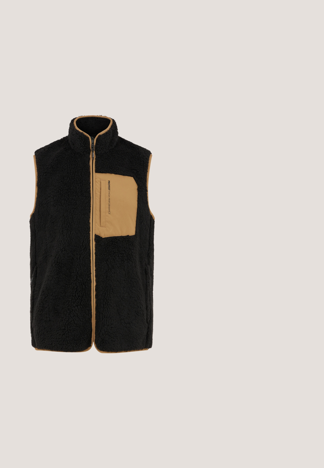 Zwarte fleece vest met hoge kraag, volledige ritssluiting en contrasterende tan zak. Het heeft een zachte, textuurstof voor warmte.; Grijze trui met een kwart rits, voorzien van een geometrisch patroon in bruin en wit over de borst. Gebreide textuur en geribbelde manchetten.; Lichtgrijze lange mouwen sweatshirt van een zachte katoenmix. Heeft een ronde hals en een klein oranje logo op de linkerborst.; Groene buitenbroeken gemaakt van lichtgewicht, waterafstotende stof, met een rechte snit, twee zijzakken en logo-detail op de dij.; Bruine wandelschoenen met leren en stoffen overlays, gevoerd kraag, metalen oogjes en een gestructureerde rubberen zool, met een beige tussenzool.; camel active JOURNEY - Toilettas - khaki