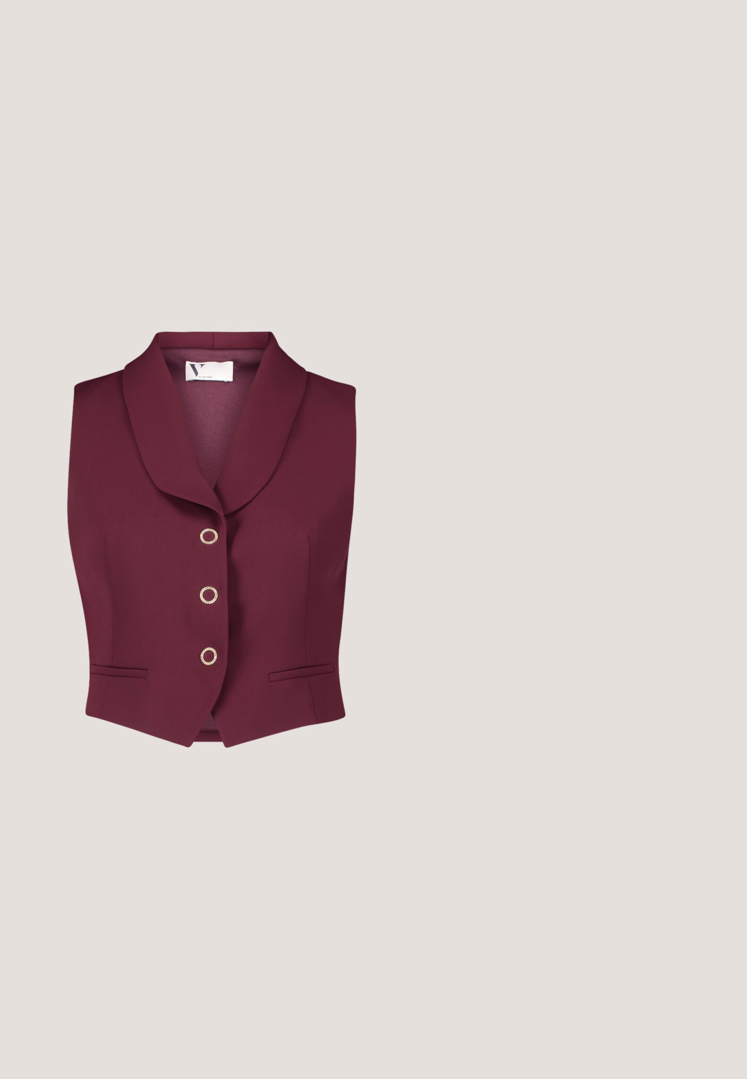 Burgunderfarbener ärmelloser Weste mit Reverskragen, drei goldenen Akzentknöpfen und zwei Fronttaschen. Glattes Material mit strukturiertem Design.; Gestuz DREW - Poloshirt - aronia; Burgunderfarbene Weitbein-Hose aus glattem Stoff mit elastischem Bund, gerade geschnitten und ohne sichtbare Taschen oder Verschlüsse.; Bianco Kitten heels BIAKRISTIN - Pumps - burgundy; Burgunderfarbene Lederhandtasche mit strukturiertem Design, Obergriff, abnehmbaren Schulterriemen und goldfarbener Hardware. Verfügt über einen Klappenverschluss.; Ohrstecker in Goldoptik mit rot marmorierten Perlen und strukturierten Creolen. Enthält zwei Stile: gebogene Designs und eine Perlenakzentuierung, alle mit glänzendem Finish.