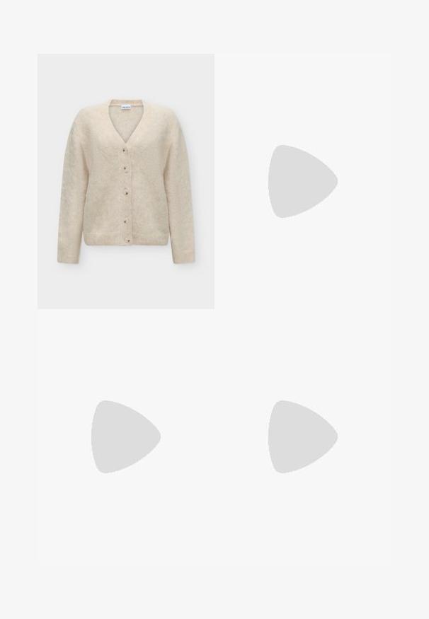 Beige zacht gestructureerde cardigan met V-hals, lange mouwen en vijf bijpassende knopen aan de voorkant, weergegeven op een effen achtergrond.; Culture CUEBBA ANNEMETTE - Trui - tannin; Beige, wijde broek met hoge taille, riemlussen, deatails van een voorsplit en zonder zichtbare zakken, gemaakt van een zachte stof.; Lichtbeige en bruine sneaker met een dikke witte zool, zwevend boven een gestructureerd betonnen oppervlak en trappen in zacht licht.