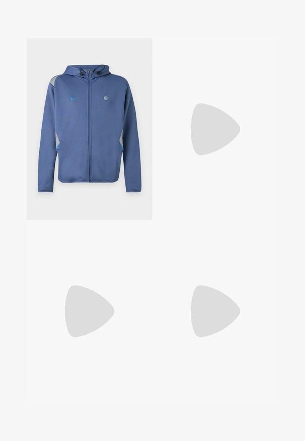 Blå hættetrøje med lynlås og hætte med justerbare snore, lille Nike-logo på venstre bryst og grå og blå accenter på skuldre og lommer.; Hvid bomulds T-shirt med korte ærmer, rund halsudskæring og et sort Nike-logo på venstre bryst. Glat, let stof.; Lysblå sweatpants lavet af blødt stof, med elastisk talje og snøre, sidelommer og et lille sort logo på låret.; Hvide atletiske sko med sort Nike swoosh, mesh-overdel, tre sorte striber og en gradient sål fra blå til klar. Har forstærkede detaljer.