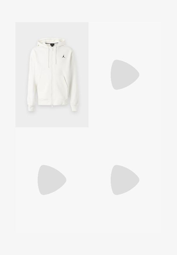 Sudadera blanca con cremallera, capucha, bolsillos frontales, cordones y pequeño logo negro de Jumpman en el lado izquierdo del pecho.; Camiseta negra de manga corta con pequeño logo de escudo beige en el lado izquierdo del pecho, que incluye la palabra "NIKE" dentro de un diseño de laureles y corona.; Pantalones casual gris claro con cintura elástica y cordón, pierna recta, aptos para uso diario.; Zapatillas deportivas plateadas claras con un upper liso y brillante, paneles cosidos, cordones blancos y acentos beige en el talón y el logo.