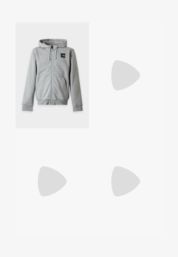 Lys grå hættetrøje med lynlås, lange ærmer, frontlommer, justerbar hætte og lille sort North Face-logo på venstre bryst.; Hvid bomulds t-shirt med et grafisk print i lilla, der viser en siddende figur med teksten "Obey" og "Stop Worry Now!" i sort.; Sorte bukser med lige ben, knap- og lynlåslukning, bæltestropper, lagt fladt på en lys baggrund.; Sorte ruskinds sneakers med hvide detaljer og et guldlogo. Båret med lyseblå denimjeans og sat på en struktureret blå overflade.