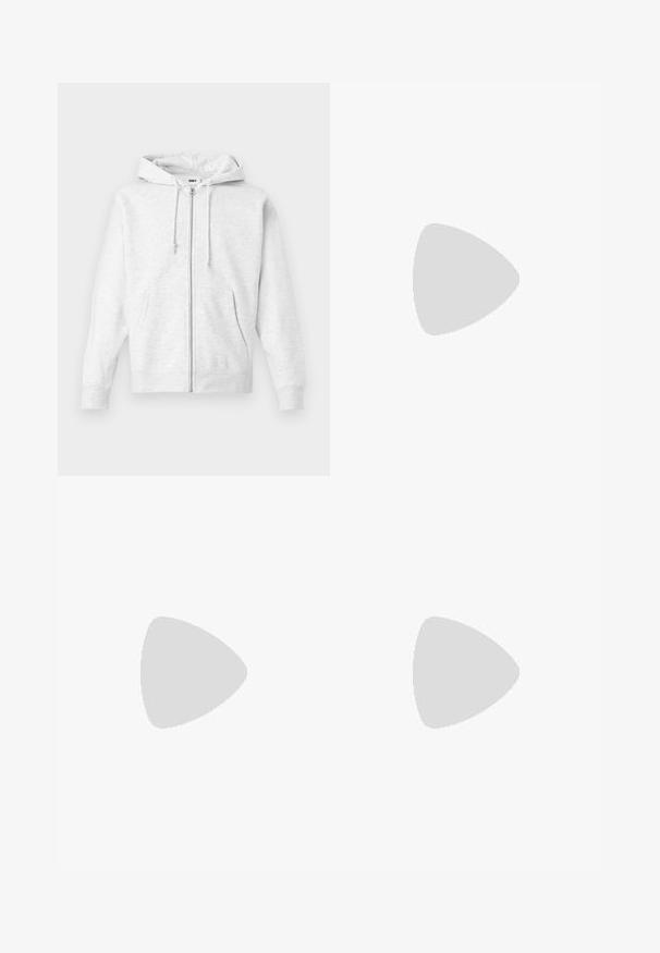 Lysegrå zip-up hoodie lavet af blødt stof. Har hætte med snoretræk, to frontlommer og ribbede manchetter, samt et diskret logo på brystet.; Mørkegrøn bomulds t-shirt med korte ærmer, rund hals, der har et lille hvidt "OBEY" logo på venstre brystområde.; Vertikale sort-hvide stribede lige ben bukser med frontlommer og bæltesløjfer, vist fladt på en lys baggrund.; Hvid og grå Nike P-6000 sneaker med sort swoosh, meshpaneler og tekstureret sål, vist i sideprofil på neutral baggrund.