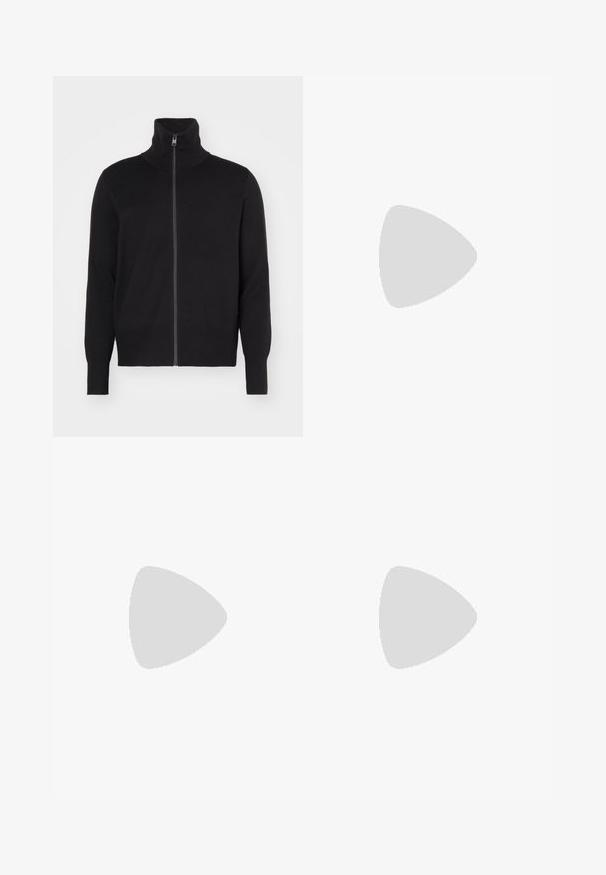 sandro TRUCKER CARDIGAN - Gilet - noir; T-shirt blanc à manches courtes en tissu de coton avec un col rond. Design simple sans motifs ni accents. Texture lisse.; Pantalons en lin noir avec une coupe droite, ornés de plis distinctifs à l'avant et d'une finition lisse et texturée.; Bottes Chelsea en cuir noir avec panneaux latéraux élastiques, coutures contrastées et languettes portant le logo de la marque. Semelles en caoutchouc plates.