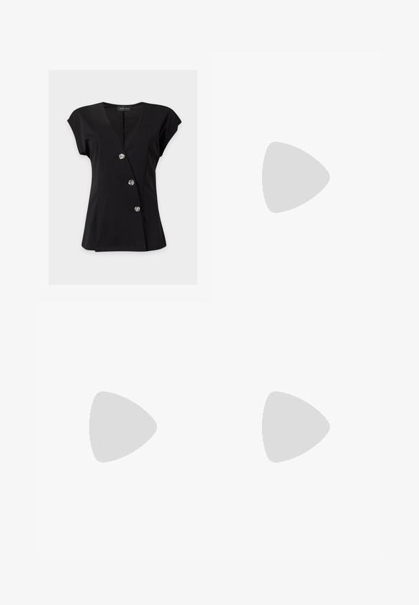 Blusa negra de manga corta con escote en V y tres botones decorativos plateados en forma de rosa en la parte delantera.; Blusa negra sin mangas con escote redondo, botones dorados en la parte frontal y detalles ligeramente acampanados en la cintura, de la marca Anna Field.; Pantalones de pierna ancha negros hechos de una tela suave, con dos bolsillos en la parte frontal adornados con blanco y botones decorativos.; Sandalia de tacón alto de charol negro con diseño de tiras, correa en el tobillo ajustable y detalles anudados. Textura suave, punta afilada.