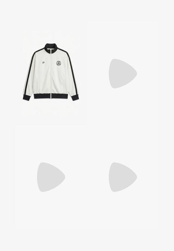 Hvid sportjakke med lynlås med sort krave, manchetter og striber på ærmerne, med to logoer på brystet og sidelommer.; Sort ærmeløs ribbet tanktop med rund halsudskæring og Weekday-mærke på inderkraven bagpå.; Sorte denimjeans med lige ben, forlommer, bæltestropper og knaplukning på ensfarvet baggrund.; Sorte ruskinds sneakers med hvide detaljer og et guldlogo. Båret med lyseblå denimjeans og sat på en struktureret blå overflade.