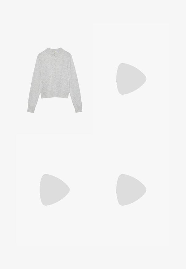Cardigan gris clair à manches longues avec boutons, col montant et poignets et ourlet côtelés, présenté à plat sur fond blanc.; T-shirt blanc uni à manches courtes et col rond, avec un ourlet droit, présenté sur un fond blanc.; Jean droit en denim bleu avec poches avant, passants de ceinture et fermeture par bouton.; Baskets en daim noir avec trois bandes blanches, semelle en caoutchouc beige, et un petit logo doré sur le côté. Dotées d'une doublure intérieure noire lisse.