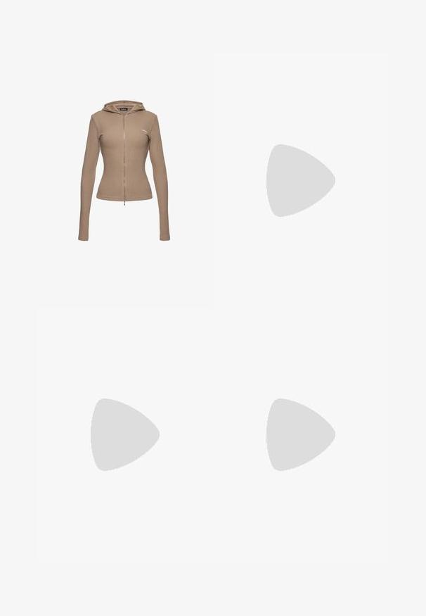 Sweat à capuche beige ajusté à manches longues avec fermeture éclair devant et petit logo « La Mania » sur la poitrine, en tissu côtelé.; Haut crème à manches longues avec un col montant froncé et trois petits boutons dorés sur chaque poignet, posé à plat sur un fond blanc.; adidas Originals COW PRINT SATIN WIDE LEG - Pantalon de survêtement - multicolor off white; Mocassin noir en cuir brillant avec un petit talon carré et un détail de bride penny, présenté en profil latéral sur un fond blanc.