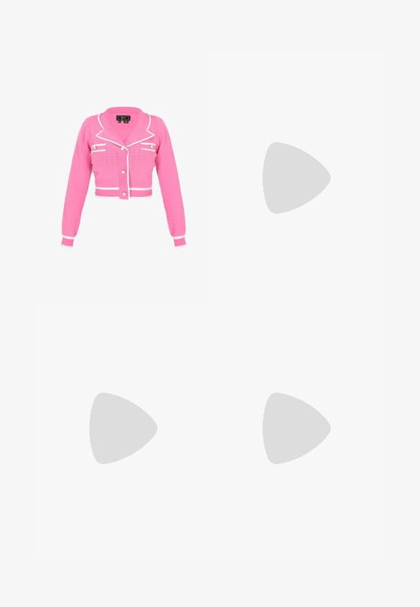 Lyserød strikket cardigan med en cropped design, hvid trim, perleknapper og to frontlommer. Den har en klassisk krave og ribbede manchetter.; Lyserød satin kjole med en flæse-detaljeret, struktureret overdel og justerbare stropper. Slim fit med en glat tekstur og en lige kant.; Lyserød læderhøjhælet sko med rundet tå, ankelrem og bølget kant. Har en slank blokhæle for støtte.; Lyserød glimmer håndtaske med et sommerfuglemotiv lavet af rhinsten, med en struktureret form og et enkelt top håndtag.