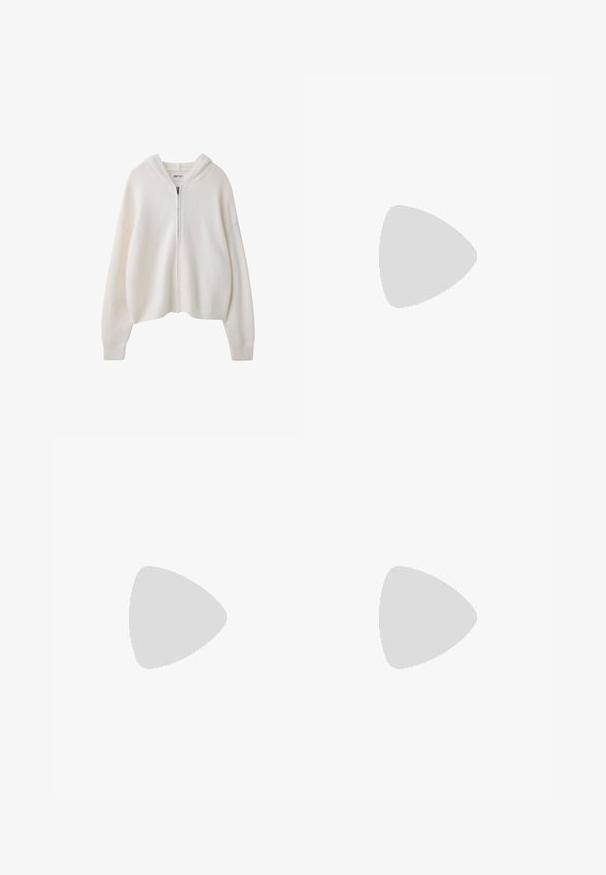 Witte hoodie met lange mouwen en rits, met geribbelde boorden en zoom, gemaakt van zachte gebreide stof, getoond op een witte achtergrond.; Effen wit shirt met lange mouwen en ronde hals, slim fit, plat gelegd op een witte achtergrond.; Beige leggings met een hoge, brede tailleband, gemaakt van een zachte, rekbare stof. Rechthuidig ontwerp zonder zichtbare naden of patronen.; UGG SCUFFETTE II - Pantoffels - sand
