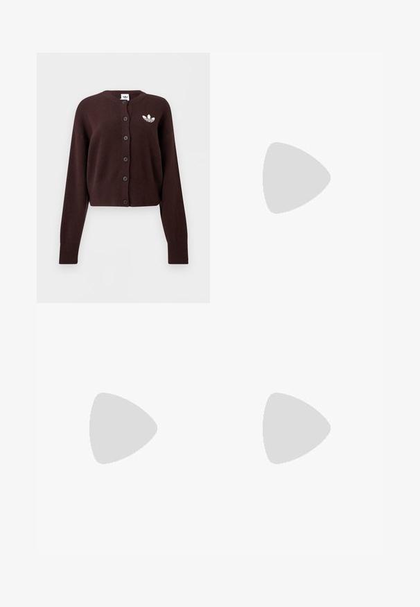 Smeđi kardigan s gumbima dugih rukava i bijelim Adidas trefoil logom na lijevoj strani prsa.; Smeđa majica kratkih rukava s tri svijetloplave pruge na ramenima i malim svijetloplavim Adidas logom na lijevoj strani prsa.; Smeđe atletske hlače s elastičnim pojasom, dva bočna džepa i malim logotipom na lijevoj strani, napravljene od mekanog materijala.; adidas Originals TAEKWONDO W - Tenisice - preloved brown/off white