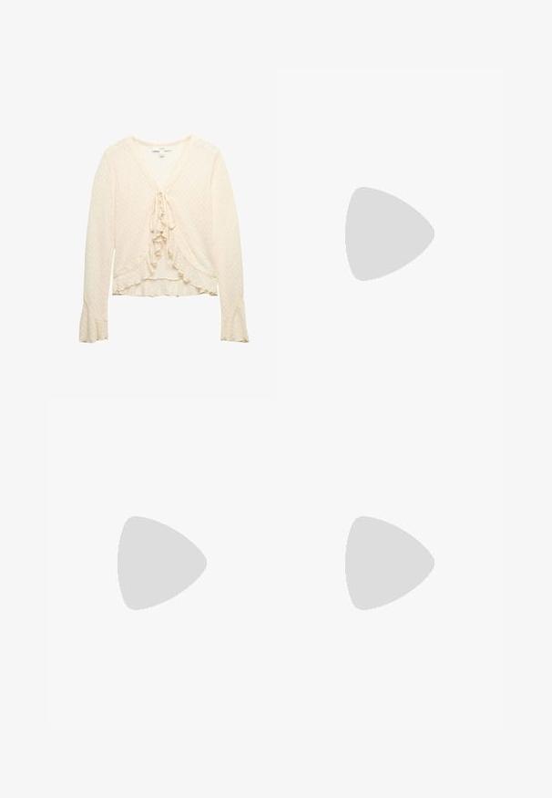 Crèmekleurige kanten cardigan met lange mouwen, gerimpelde randen en een striksluiting aan de voorkant, met een subtiel diamantpatroon en licht uitlopende manchetten.; Bloemenjurk gemaakt van zachte stof, met een roze achtergrond, ruches bij de mouwen, een v-halslijn en een strikceintuur. Bloemenpatroon over de gehele jurk.; Bruine suède balletschoenen met een spitse neus, uitgesneden ontwerp en kruislings banden. Heeft gouden oogjes en een platte zool.; Geweven strohandtas met halfcirkelvormige metalen handvatten en bruine leren afwerking met zwarte klinknagels.