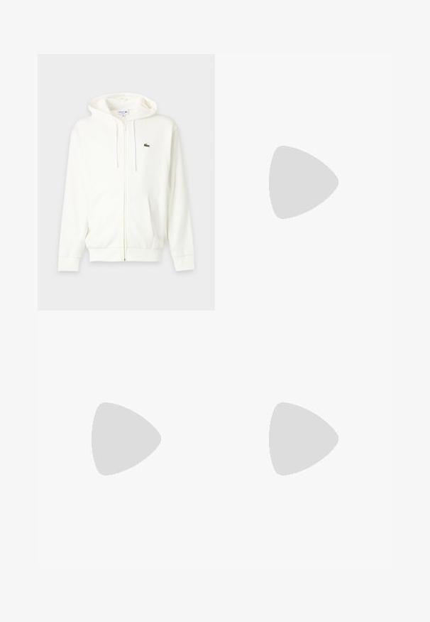 Valge lukuga dressipluus esitaskutega, kapuutsiga, mille paelad on kaelust reguleerivad, ning vasakul rinnal väike roheline Lacoste krokodilli logo.; Valge pika varrukaga henley-särk tekstuurse ribikangaga, kolmest nupukesest koosnev auk, ja rohelise tikitud krokodilli logo rinnal.; Tumedat rohelised dressipüksid elastse vöökohtaga ja valgete triipudega, mis kulgevad pükste välisk külgedel.; Valge tenniseking sileda nahaga, ümar varvas, minimalistlik disain, hall kand, ja tekstureeritud kummist tald.