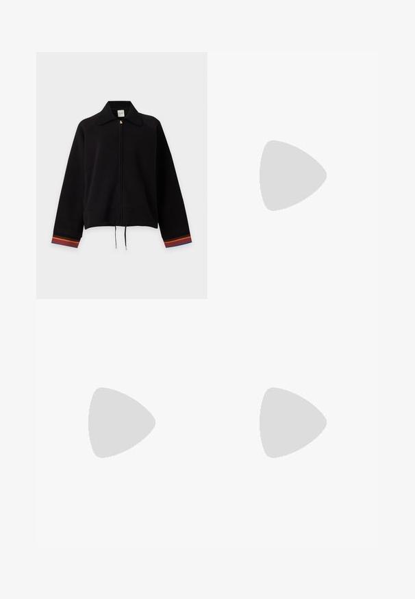 Sort lynlåstrøje med ribstrikket krave, snøre i kanten og stribede manchetter i orange, rød og blå accenter.; Peachfarvet strikket tanktop med tynde justerbare stropper, V-halsdesign, ribbet tekstur og lige kant.; Blå denim jeans med lige ben design, medium taljehøjde, fem lommer og subtil fading i hele stoffet.; Bordeaux læderballetsko med rund tå og tekstureret logoaccent foran. Sømløst design og glat overflade. Flad sål.