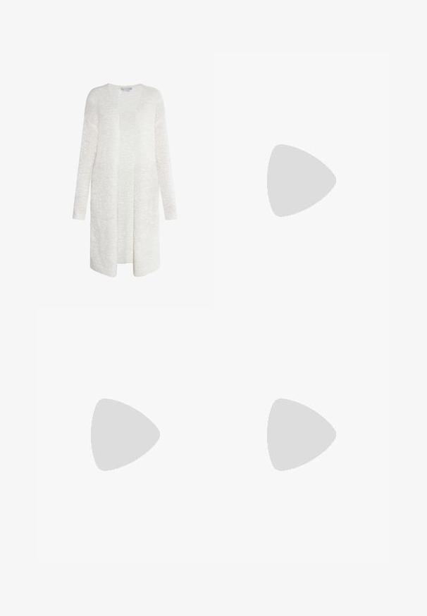 Cárdigan largo y abierto por delante en suave tejido de punto blanco texturizado. Presenta mangas largas y un corte relajado, sin cierres ni adornos.; Camiseta blanca de manga larga hecha de tela suave, con un cuello redondo y una silueta ajustada. Diseño minimalista sin patrones ni acentos.; Pantalones de chándal beige de pierna ancha con cinturilla elástica y costuras laterales sutiles. Fabricados con un material suave y texturizado. Sin logotipos visibles.; Zapatilla de ante marrón con forro de piel de pelo blanco y suela con relieve, mostrada en perfil lateral sobre un fondo blanco.