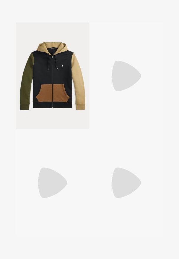 Kapuzenpullover mit Reißverschluss, schwarzem Körper, olivgrünem linkem Ärmel, beigem rechtem Ärmel und Kapuze, braunen Fronttaschen und weißem Polo Ralph Lauren-Logo auf der Brust.; Langärmliges, olivgrünes Hemd aus Baumwolle mit Knopfleiste. Verfügt über ein kleines gesticktes Logo auf der Brust, einen klassischen Kragen und Knopfdetails.; Beige Baumwolljeans mit schlanker Passform, fünf Taschen-Design und sichtbaren Nähten. Verfügt über einen Metallknopf und ein Etikett am Bund.; Weißer Leder-Sneaker mit niedrigem Schnitt, weißen Schnürsenkeln und einem goldfarbenen Polo Ralph Lauren-Logo an der Seite sowie "Polo" auf der Sohle geprägt.