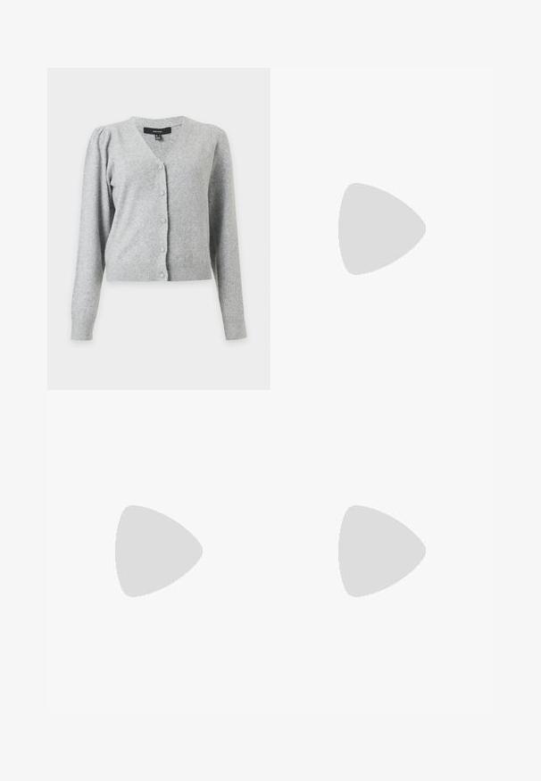 Lysegrå langærmet strikket cardigan med V-hals, knaplukning foran, let oppustede skuldre og ribkanter ved ærmer og kant.; Hvid T-shirt med korte ærmer og rund hals, størrelse small, ensfarvet design, vist mod en lysegrå baggrund.; Denim nederdel med wrap-design, mørkeblå farve og en knyttet talje. Har syning detaljer langs kanten og sidesømmen.; Sort læder ankelstøvle med en tyk, tekstureret sål, der har snørebånd foran, polstret krave og en løkke til at trække i bagpå.