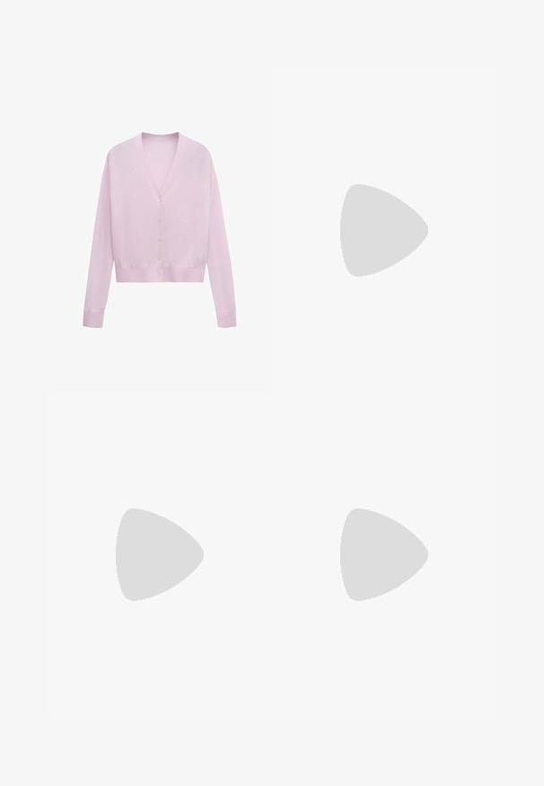 Cardigan rose clair à manches longues avec col en V et cinq boutons sur le devant, doté d'un ourlet et de poignets ajustés.; Haut en maille blanc à manches courtes côtelées avec encolure ras du cou et bords légèrement festonnés aux manches et à l'ourlet, posé à plat sur un fond blanc.; Pantalons de survêtement larges, de couleur vert clair, en tissu doux. Présente une taille avec cordon de serrage, des plis et une coupe décontractée. Pas de poches visibles.; Chaussure à talon noir avec un bout pointu, une tige texturée et une bride de cheville. Présente un léger scintillement avec une doublure intérieure lisse.