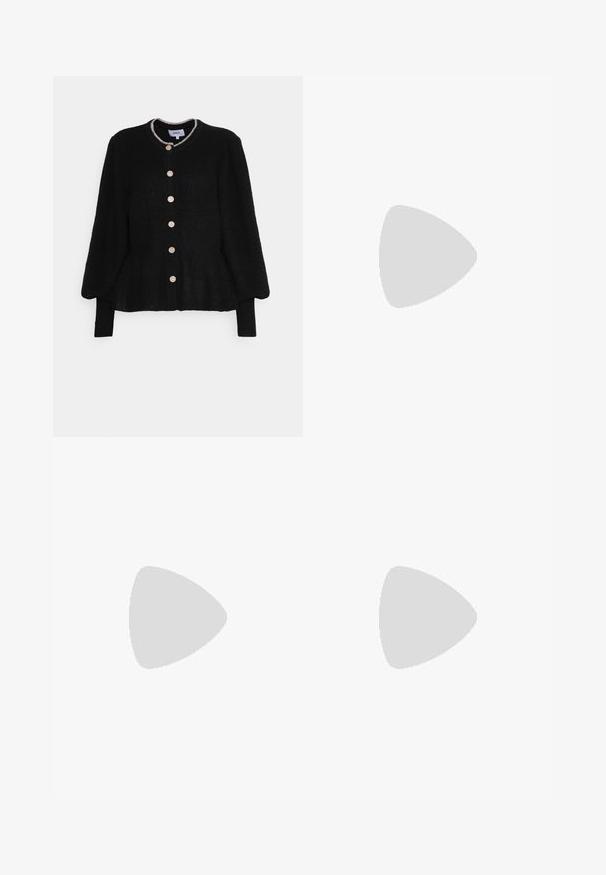 ONLY ONLRIO LIFE CARDIGAN - Neuletakki - black glitter; Musta poolikaula toppi, joka on valmistettu kevyestä ja joustavasta materiaalista. Siinä on pitkät hihat ja istuva siluetti ilman näkyviä saumoja.; Mustat housut, joissa on sileä pinta, istuva malli, joustava vyötärö, kaksi taskua ja säädettävät hihansuut naruilla.; Musta mokkanahkainen korkeakorkoinen sandaali, jossa on nilkkaremmissä solki, avokärkinen muotoilu ja paksu korko. Sileä pinta ja minimalistinen tyyli.