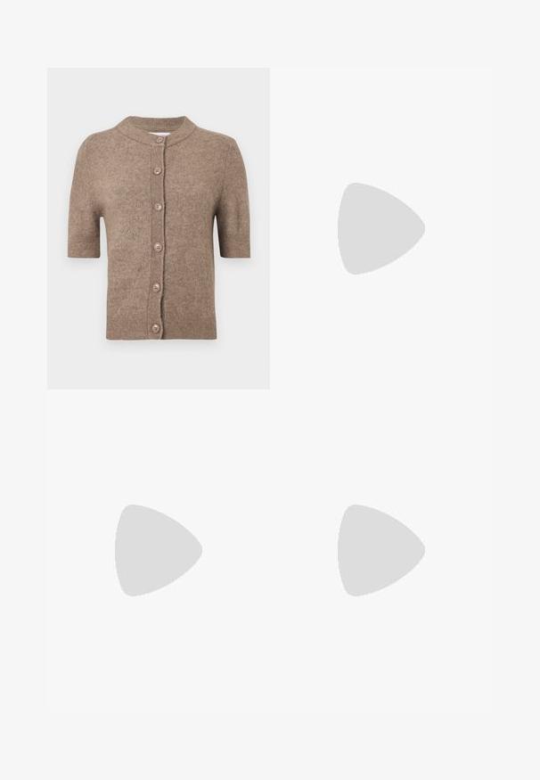 Cardigan marron à manches courtes en tissu doux avec un col rond, comportant six boutons marron sur le devant et des bords côtelés.; Robe marron sans manches avec un corsage smocké et une jupe fluide ; présente des motifs floraux roses pâles et des rayures verticales. Tissu léger et texturé.; Chaussure plate en mesh noir avec bout fermé et petit talon, présentant un design tissé respirant et un logo discret sur le côté.; Sac à main en cuir brun foncé texturé avec deux anses, forme rectangulaire arrondie, et fermeture à bouton circulaire argenté sur le rabat avant.