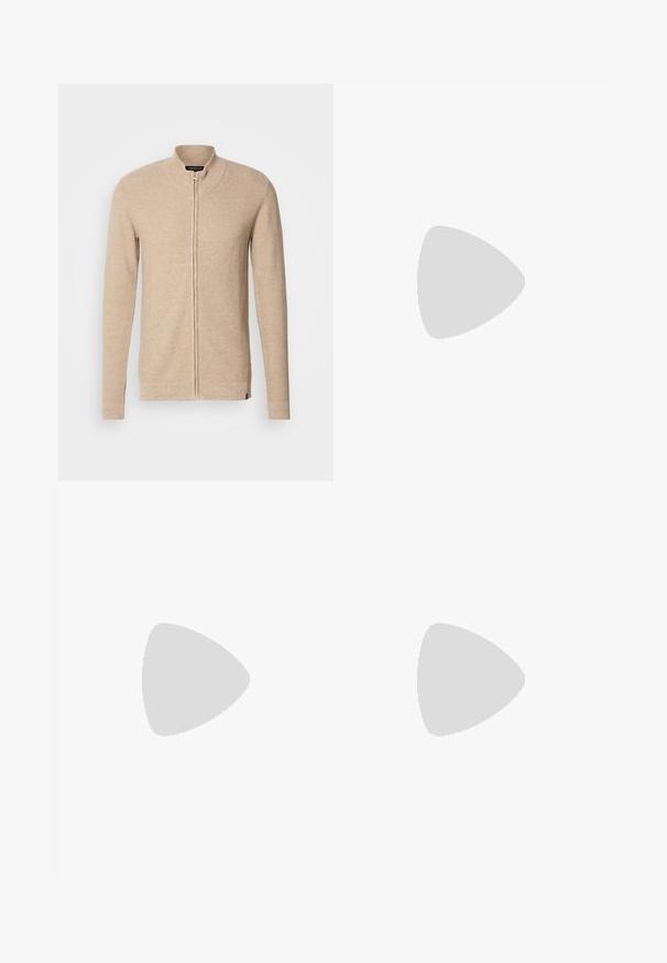 Cardigan zippé beige avec un col montant, des manches longues, un tissu tricoté texturé et des accents côtelés subtils sur les poignets et l'ourlet.; T-shirt blanc à manches courtes avec col rond, avec un petit texte vert "JUICE IT UP Marc O'Polo Denim" sur la partie gauche de la poitrine.; Pantalons beiges, coupe décontractée, fabriqués en tissu doux, dotés d'une taille élastique avec cordon de serrage et de jambes droites avec des accents minimalistes.; Baskets en daim beige avec semelles en caoutchouc blanc, bout rond et six œillets pour les lacets. Texture lisse avec un design minimaliste.
