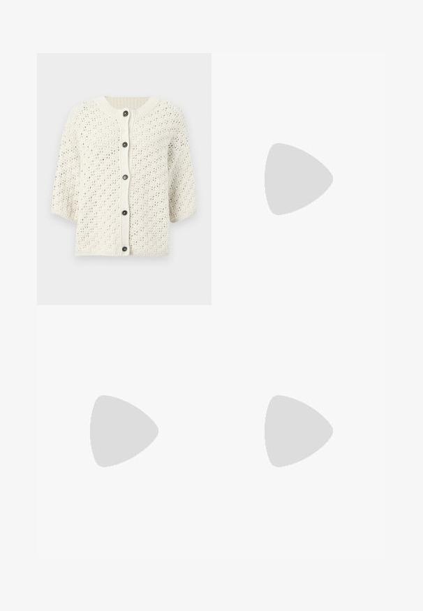Cardigan en maille crème avec un motif texturé, manches courtes, cinq boutons noirs sur le devant et un col côtelé.; Débardeur blanc côtelé sans manches avec encolure ronde, coupe ajustée, et étiquette de la marque à l'intérieur du col arrière.; Pantalon marron à jambes larges avec un motif texturé subtil, taille élastique et deux boutons sur le devant de la braguette.; Chaussure plate en cuir noir avec un bout pointu, des accents de boucle en argent et des rivets décoratifs. Elle possède un petit talon et une texture lisse.