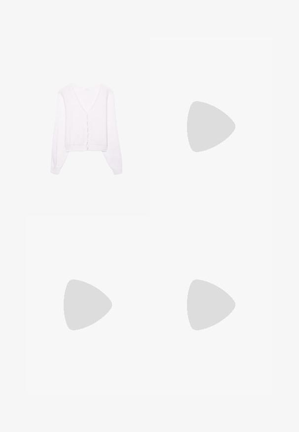 Pull court blanc avec col en V, manches longues et fermeture à boutons ; texture douce avec un subtil motif de tricot.; Débardeur blanc ajusté sans manches avec un col rond et un design minimaliste, étiqueté "WEEKDAY" à l'intérieur du col.; Jeans en denim bleu à jambes larges avec poches avant, passants de ceinture et fermeture par bouton, posés à plat sur un fond clair.; Chaussure plate blanche en cuir minimaliste à bout pointu, lacets à l'avant et semelle noire vue de profil sur fond blanc.