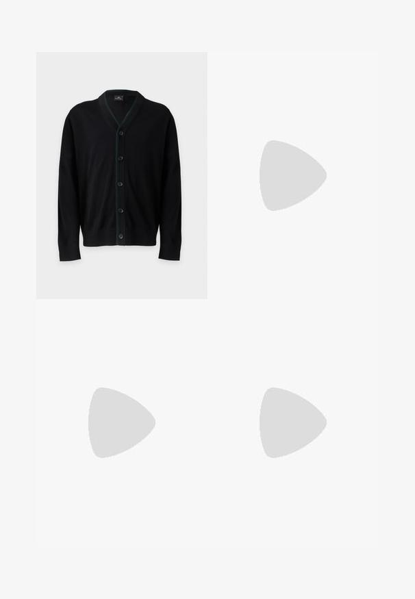 PS Paul Smith MENS CARDIGAN BUTTON  - Gilet - black; T-shirt noir à manches courtes avec col rond, rayures blanches et logo Armani Exchange sur les poignets des manches.; Jean en denim bleu avec un lavage légèrement délavé, style classique à cinq poches, fermeture par boutons et coupe droite sur un fond uni.; Baskets en cuir blanc avec un embout arrondi, une semelle plate et un laçage à l'avant. Présentent des détails de couture et un col rembourré pour plus de confort.