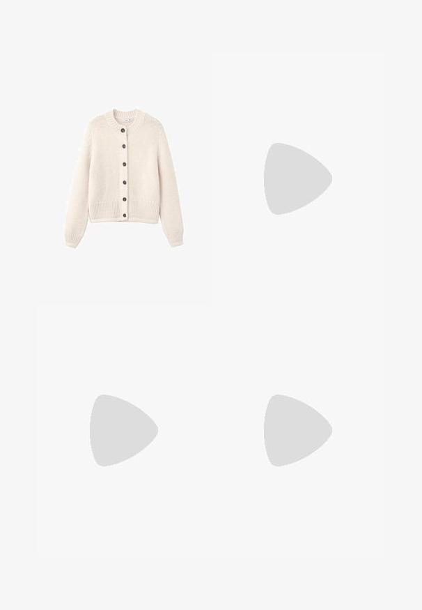 Cardigan en tricot de couleur crème avec un col rond, un tissu texturé, des manches longues et six boutons noirs sur le devant. Ourlet côtelé.; T-shirt blanc à manches courtes en coton doux, avec un col rond et une coupe ajustée. Pas de motifs ni d'ornements visibles.; Pantalon large couleur écru avec poches avant, passants pour ceinture, et boutons argentés sur la ceinture et les bords des poches.; Chaussure plate marron foncé avec bout arrondi et bride de cheville réglable avec boucle argentée sur fond blanc.