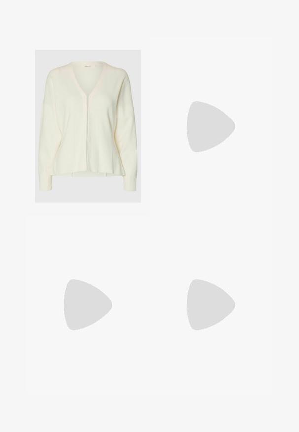 Cardigan tricoté à manches longues de couleur crème, avec un col en V et de petits boutons sur le devant, présentant une coupe légèrement ample et une texture subtile.; T-shirt blanc uni à manches courtes et col rond, présenté à plat sur un fond gris clair.; Jeans en denim bleu clair à coupe droite, avec cinq poches et des éléments en métal de couleur cuivrée. Le tissu présente une légère décoloration et une texture douce.; Baskets basses blanches en toile avec semelle en caoutchouc texturée, lacets blancs et petite étiquette Calvin Klein sur le côté.