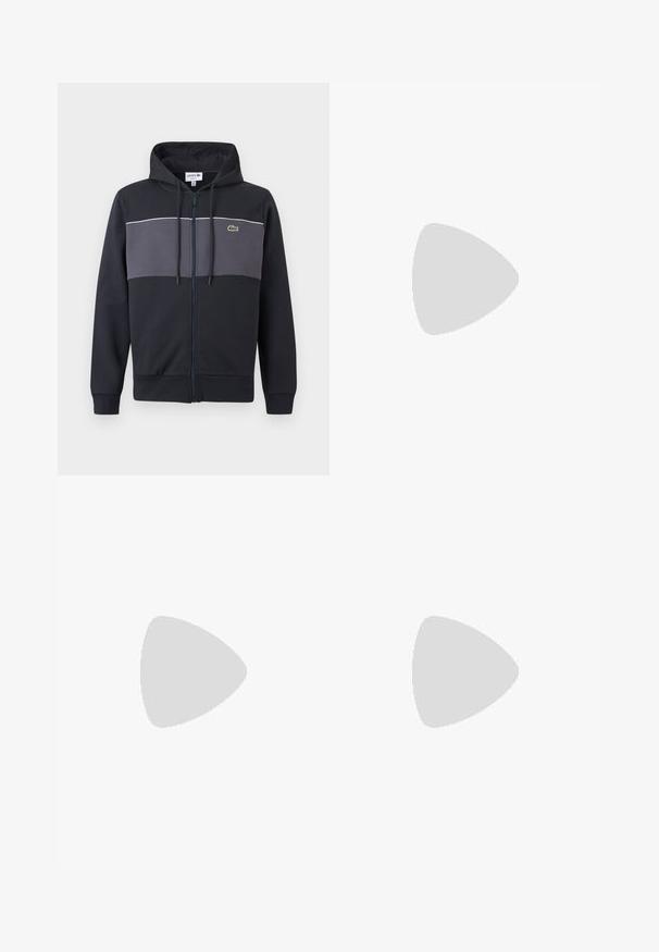 Sweat à capuche zippé noir et gris foncé avec capuche à cordon de serrage et logo crocodile vert Lacoste sur la poitrine.; T-shirt à manches courtes avec col rond, à fines rayures horizontales beige sur fond blanc, arborant un petit logo de crocodile vert sur la poitrine.; Pantalons de jogging noirs, légers, résistants à l'eau, avec une taille élastique et des poignets froncés ; détails minimalistes avec un petit logo.; Baskets noires avec un design en maille ondulée, présentant une accentuation verte sur la semelle et un logo de marque. Semelle en caoutchouc souple, construction légère.