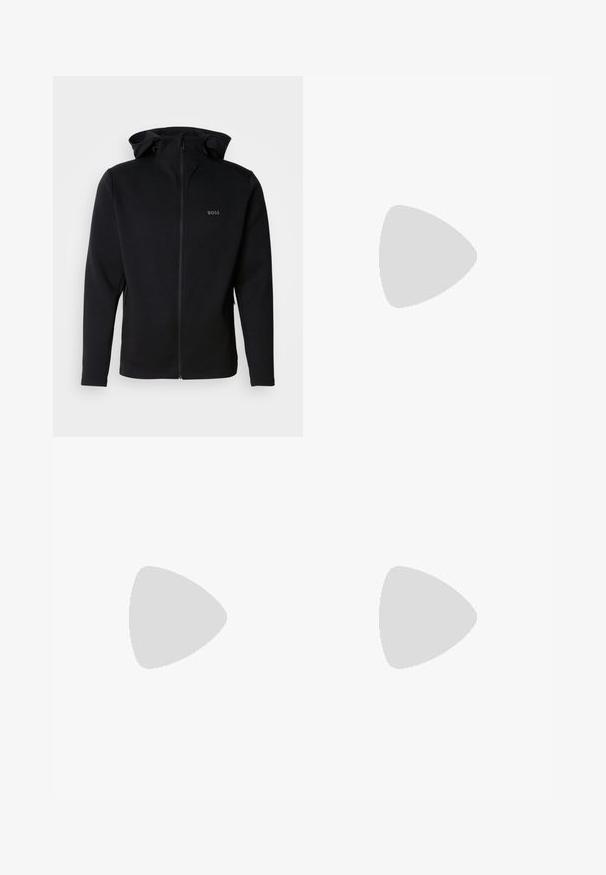 Sweat à capuche noir zippé en tissu lisse, doté d'une capuche, de poches latérales zippées et d'un petit logo embossé sur la poitrine.; T-shirt blanc à manches courtes avec col rond, doté d'un petit patch rectangulaire noir et du texte blanc "HUGO" sur la poitrine.; Pantalon noir fuselé avec une taille élastique et un cordon, présentant une subtile texture côtelée verticale.; Sneaker blanche avec une finition en cuir lisse, bout rond, quatre œillets, perforations subtiles et un détail de logo rouge sur le côté.