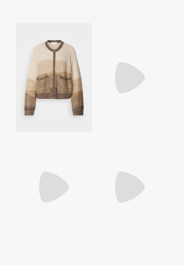 Beige og brun strikket cardigan med rund krave, lynlås lukning og to forreste lommer. Har et gradientmønster og tekstureret stof.; Ærmeløs ribbet tanktop i mørkebrun med rund halsudskæring, lagt fladt mod en lysegrå baggrund.; Brune bredbensbukser lavet af tekstureret stof med en glat finish, med flad front, bæltesløjfer og sidelommer.; Sort læder ankelstøvle med spids tå og lav kittenhæl, glat finish, lynlås i siden, vist på en neutral baggrund.