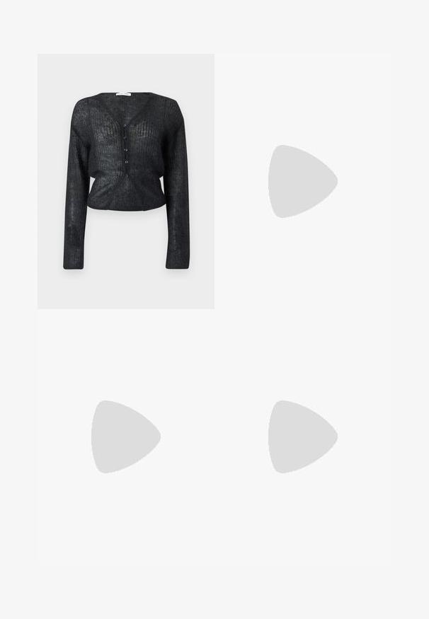 Cardigan noir en maille avec un col en V, des manches longues et une coupe courte. Dispose d'une fermeture boutonnée et d'un tissu texturé avec un léger éclat.; Haut à manches longues noir avec des pois blancs, col rond et tissu texturé. Offre une silhouette ajustée, idéale pour un look décontracté.; Jupe plissée à carreaux noir et blanc avec une taille lisse et de multiples plis verticaux. Fabriquée en tissu léger.; Jambes portant des leggings côtelés foncés associés à des ballerines noires avec de petits détails en nœud sur fond blanc.